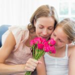 Mutter-Tochter_Tulpen©lightwavemedia-stock.adobe.com_62181744_web Mutter-Tochter_Tulpen©lightwavemedia-stock.adobe.com_62181744_web